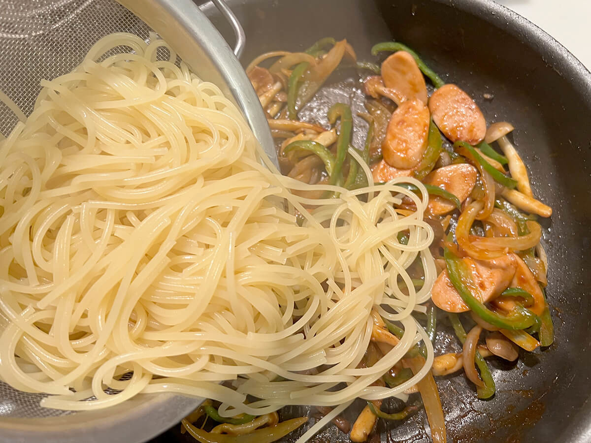 魚肉ソーセージナポリタン