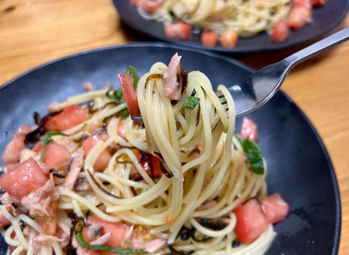 くらこん公式「塩こんぶで冷製和風トマトパスタ」