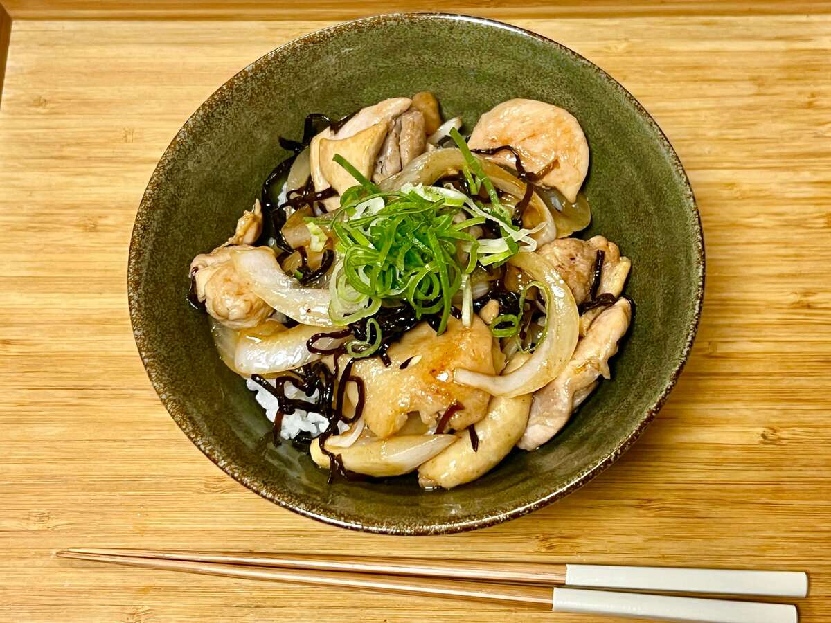 塩こんぶで鶏塩丼