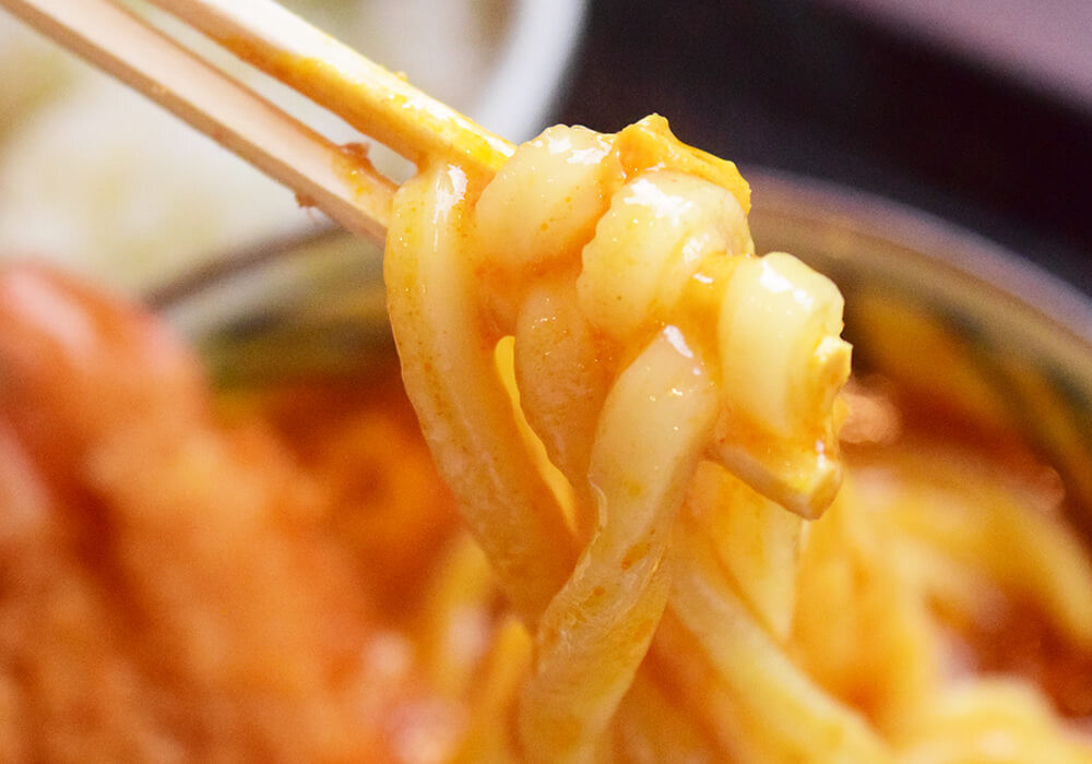丸亀製麺「海老カツトマたまカレーうどん（ひと口ごはん付き）」