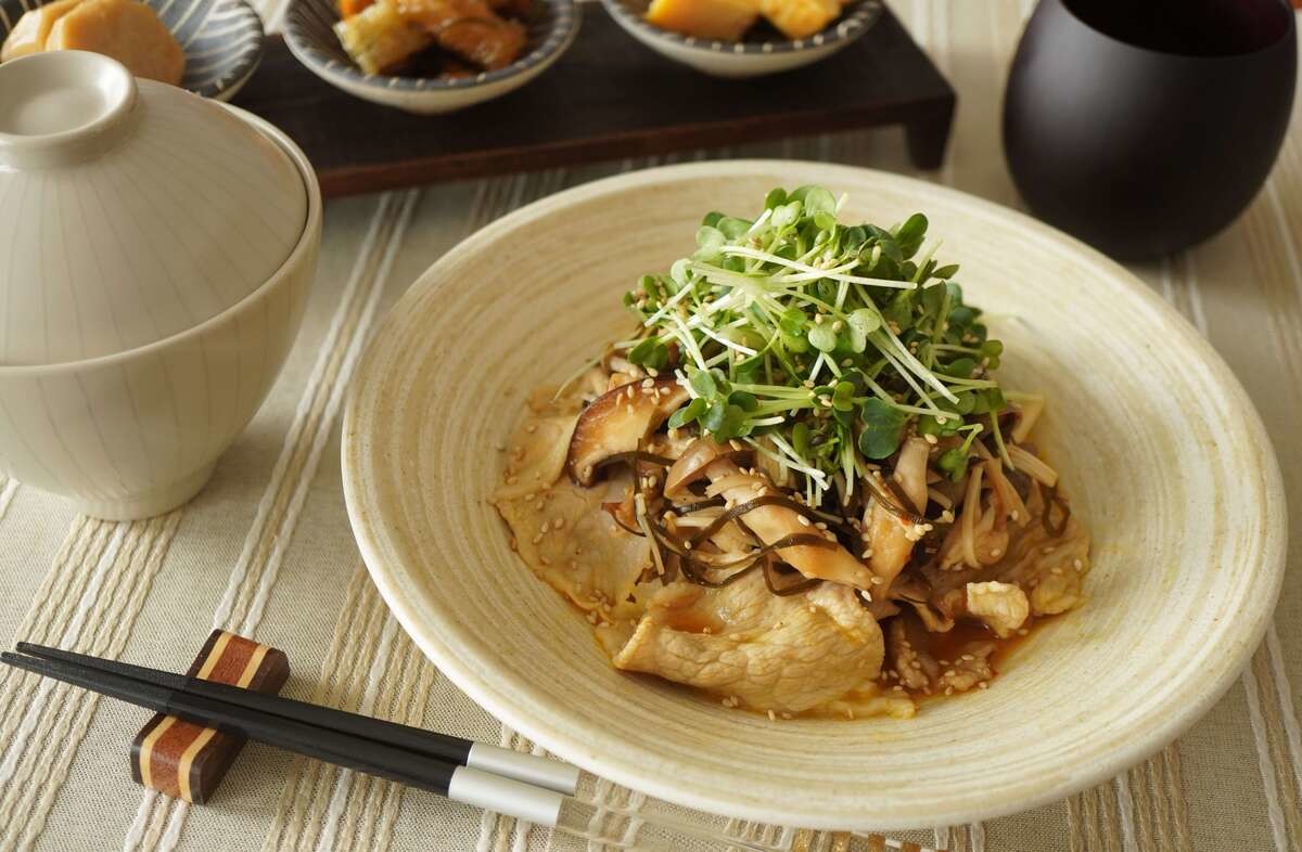 笠原将弘さん「豚バラしゃぶしゃぶキノコダレ」