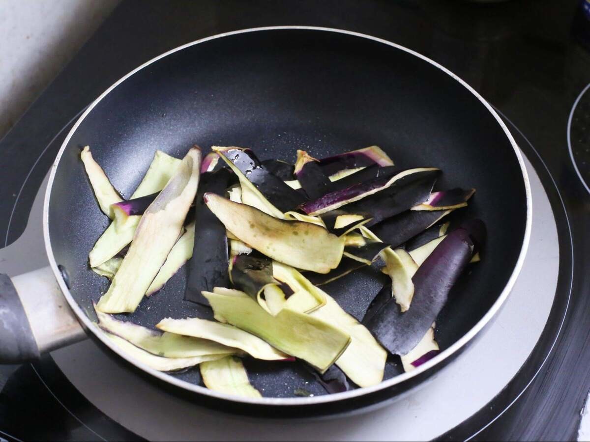 蒸しなすのピリ辛ごまだれ
