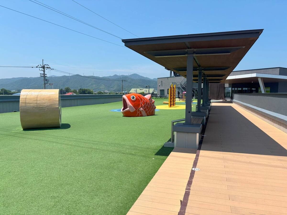 “巨大なお芋”がお出迎え「道の駅くるくる なると」