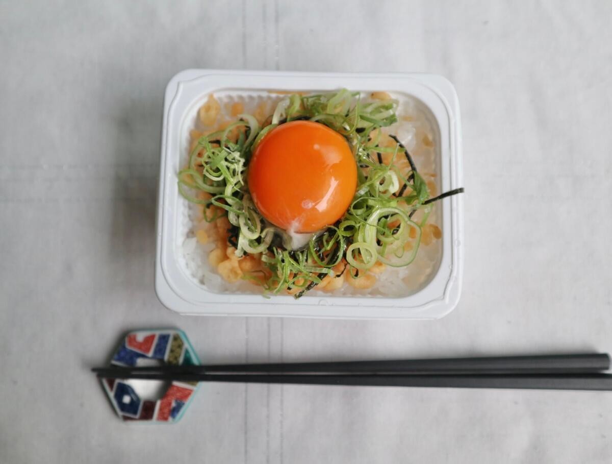 テーブルマーク公式「たぬき丼」