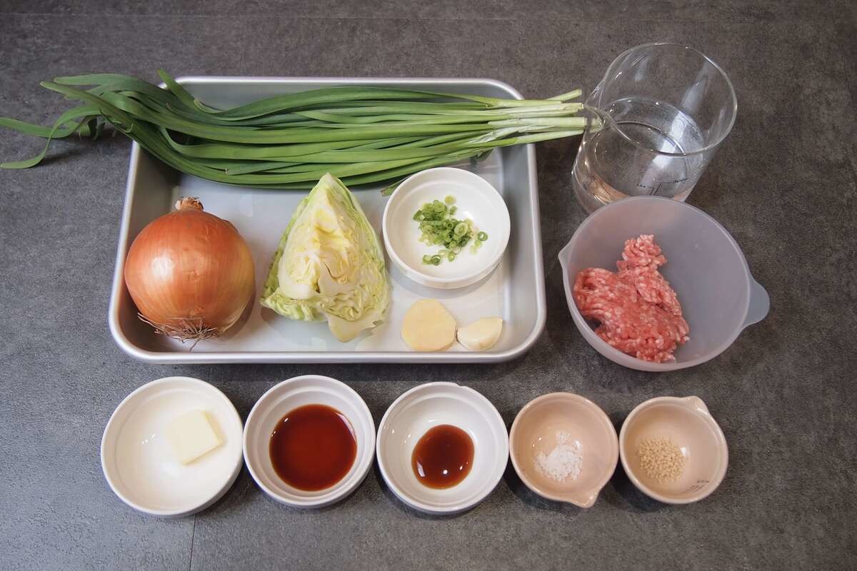 八百屋のシェフアキオさん「涙の使徒が包む旨味たっぷりのスープ餃子」のレシピ