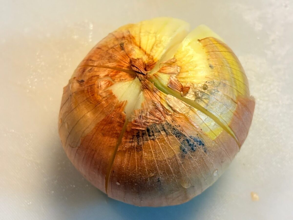 丸ごと玉ねぎのエスニック風味