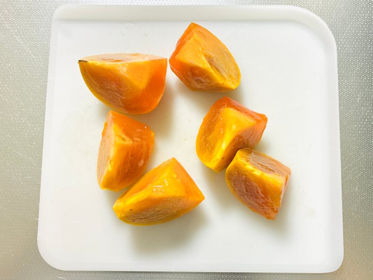 包丁を使わない柿の剥き方