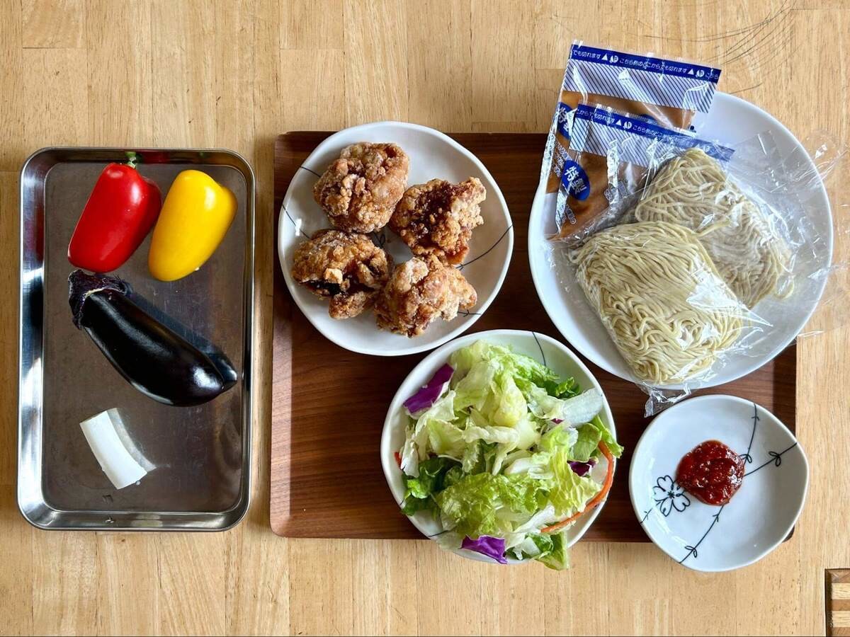 シマダヤ公式「鶏から揚げのピリ辛まぜ麺」