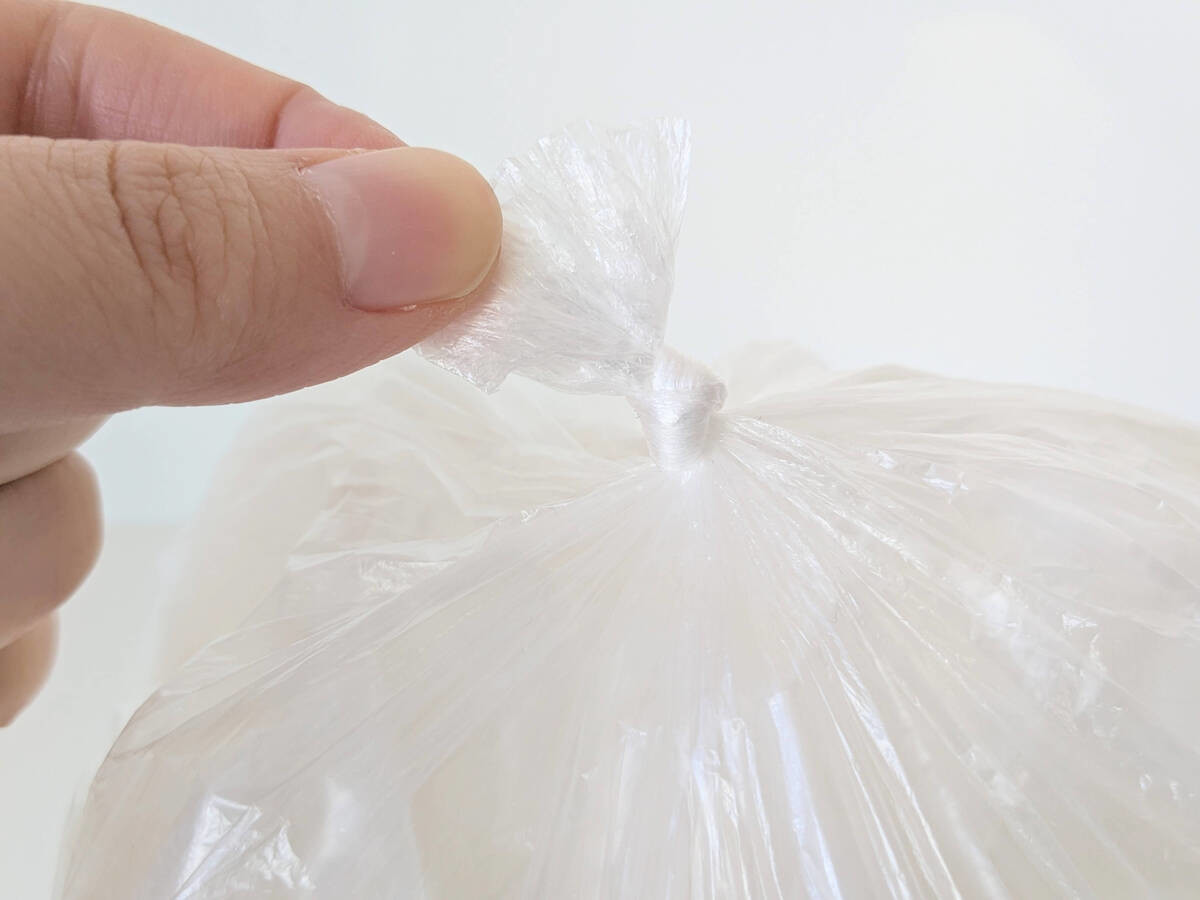 パンパンになったポリ袋を簡単に縛る裏ワザ