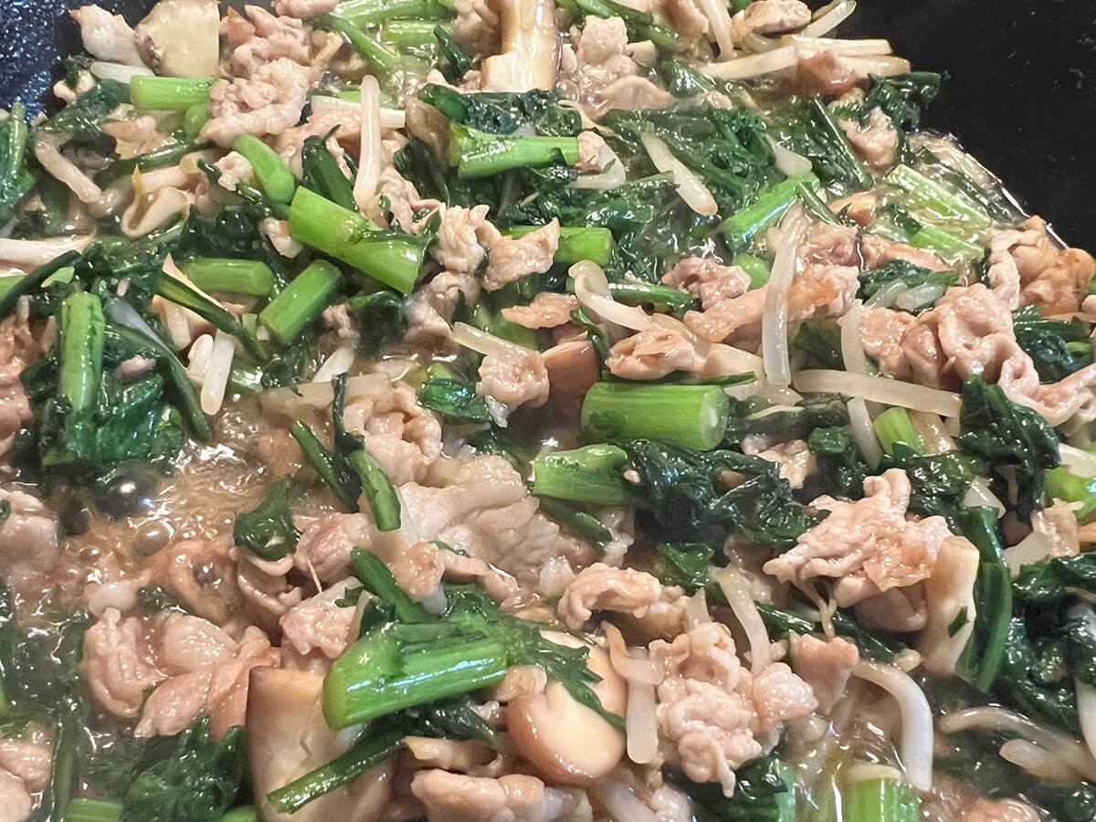 春菊と豚肉の春巻き