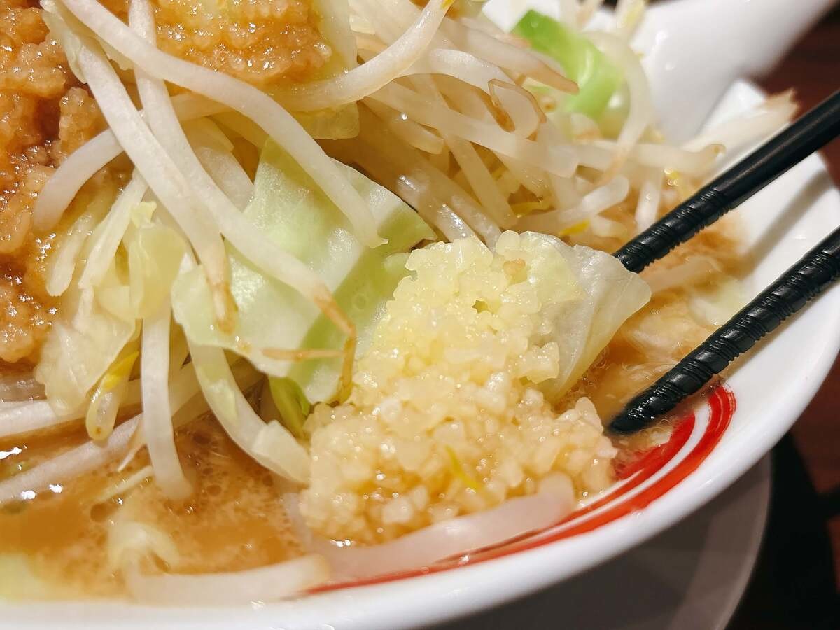 魁力屋「にんにく背脂醤油ラーメン」