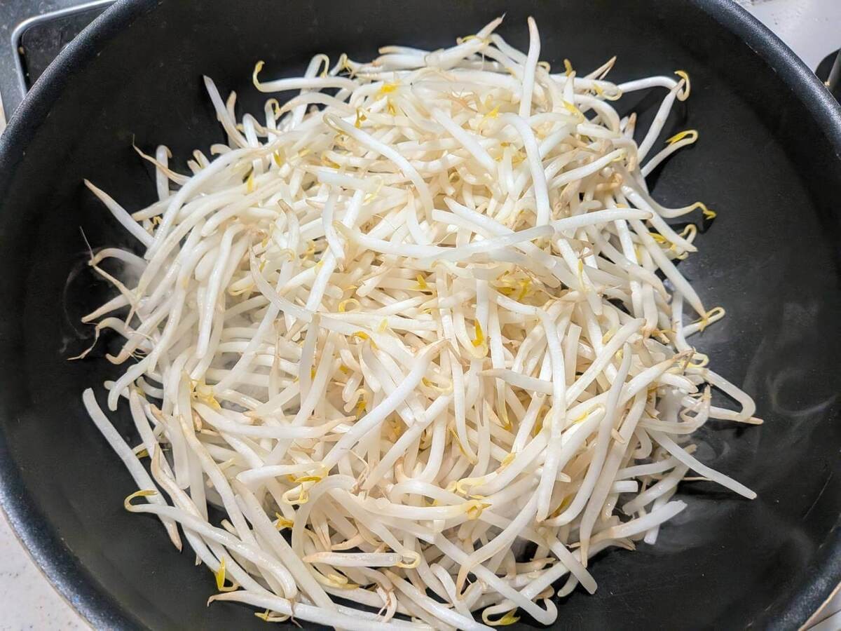 もやしのカレーバター炒め