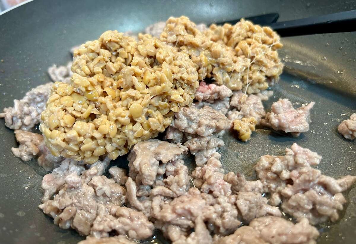 間宮祥太朗さん「ひき肉&納豆炒め」のレシピ