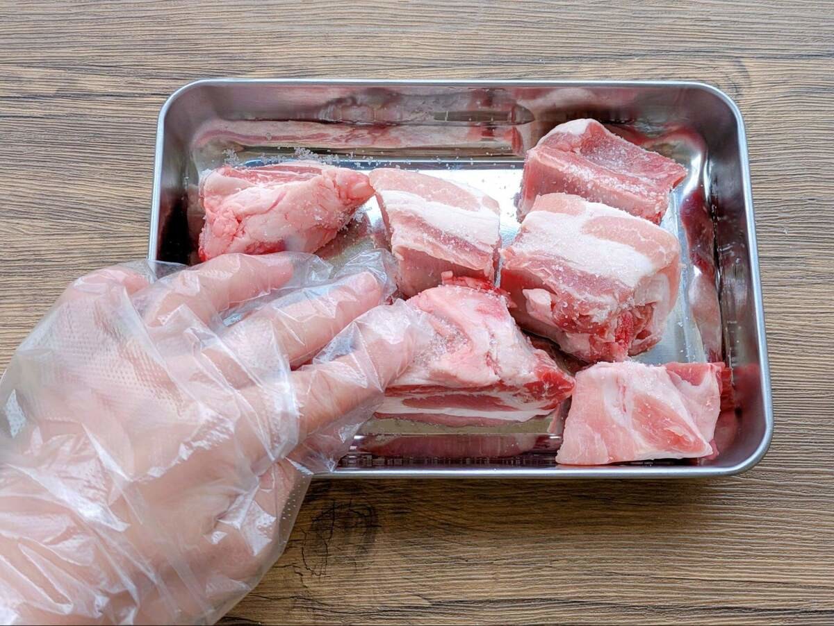 土井善晴さん「スペアリブと大根の塩煮」