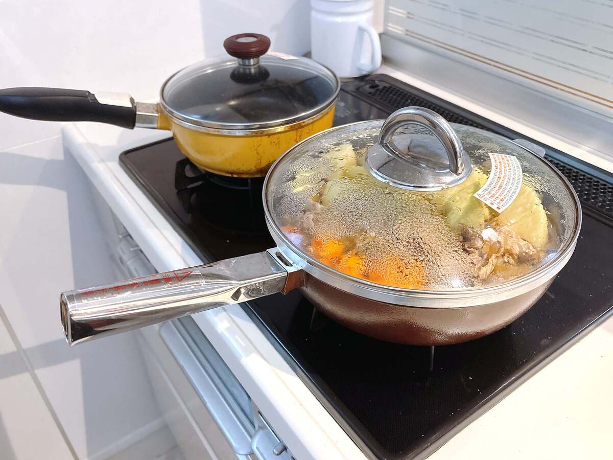 フライパンの持ち手にある「小さな穴」