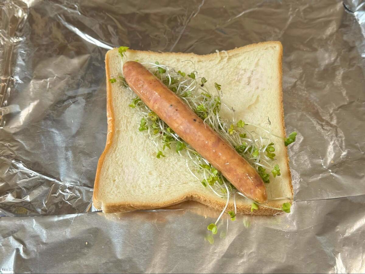 村上農園公式「食パンで作るホットドッグ」