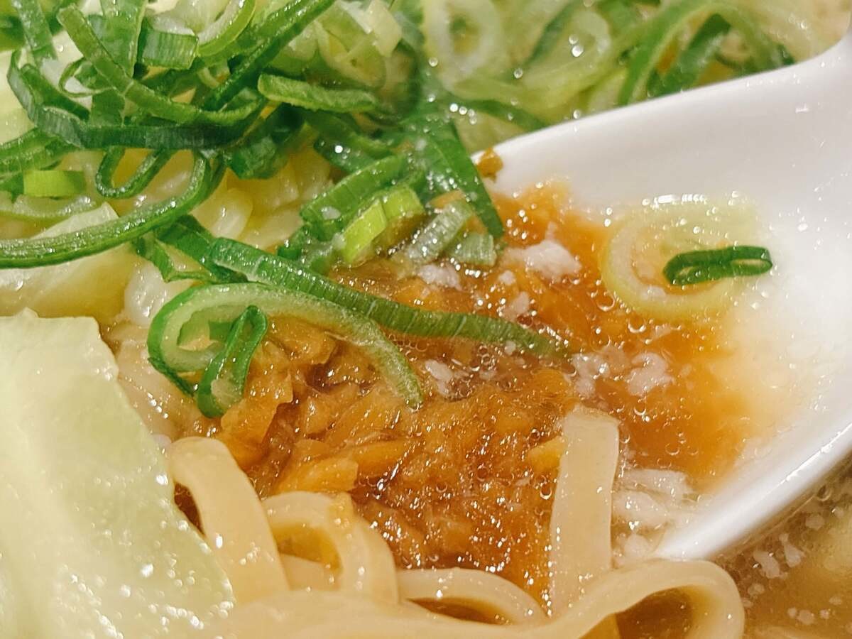 魁力屋「背脂生姜塩ラーメン」