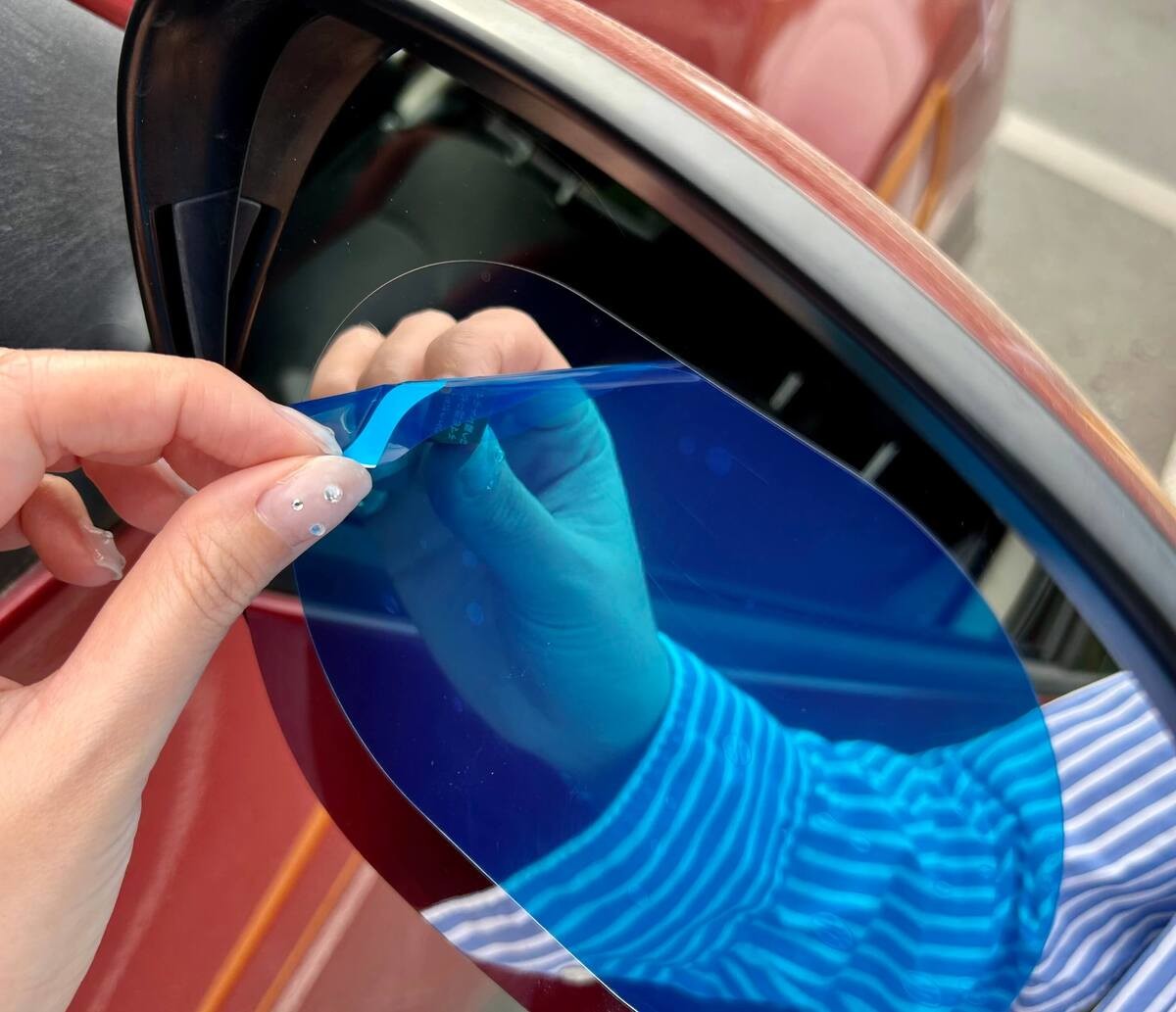 ダイソー優秀カーグッズ「車用くもり止めフィルム2Ｐ」