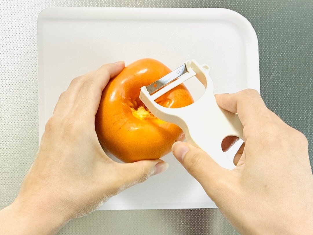 包丁を使わない柿の剥き方