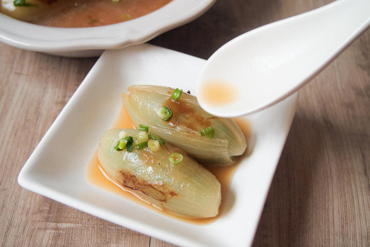 八百屋のシェフアキオさん「涙の使徒が包む旨味たっぷりのスープ餃子」のレシピ