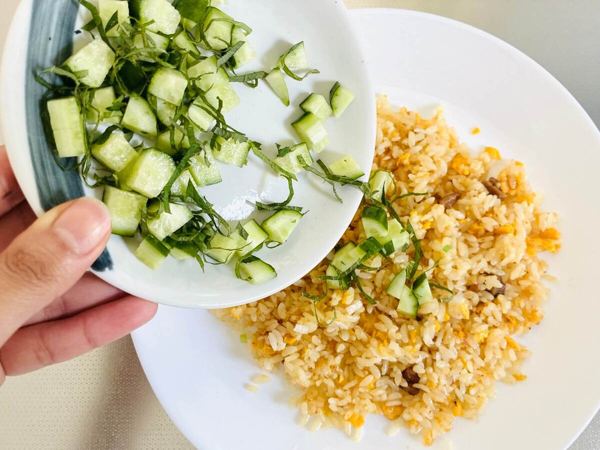 きゅうりと梅のさっぱり炒飯