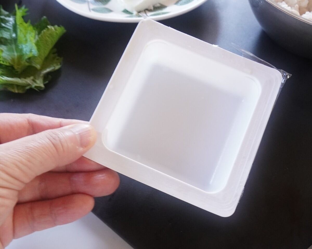 豆腐パックで「おにぎらず」作り方