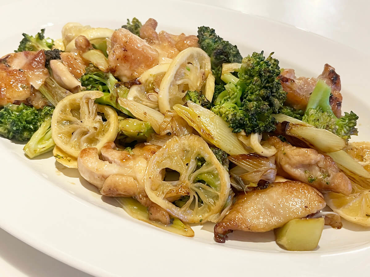 ブロッコリーと鶏肉の塩レモン炒め