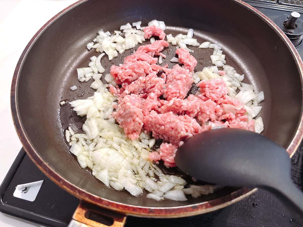 辻󠄀調理師専門学校監修「キャベツと挽き肉のオムレツ」