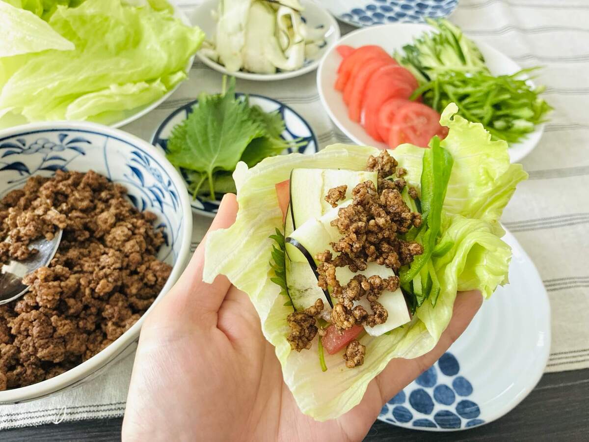 北斗晶さん「豚ひき肉で夏野菜たっぷりレタス包み」