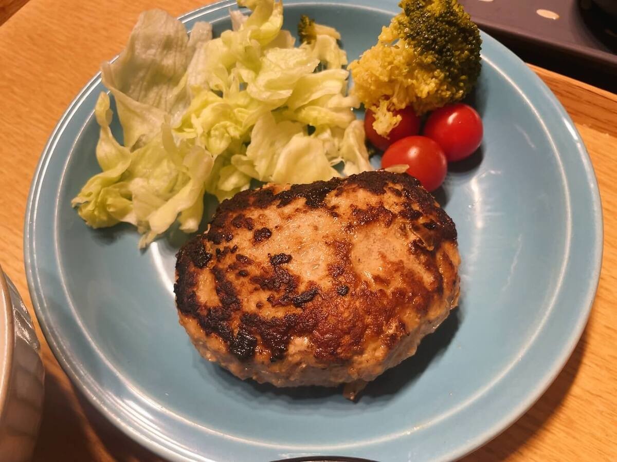 ハンバーグに氷(クラッシュアイス)を入れて焼くレシピ