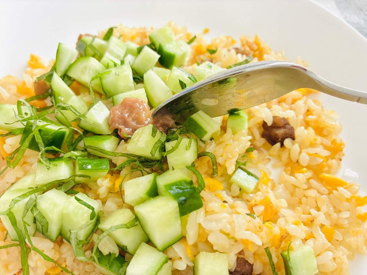 きゅうりと梅のさっぱり炒飯