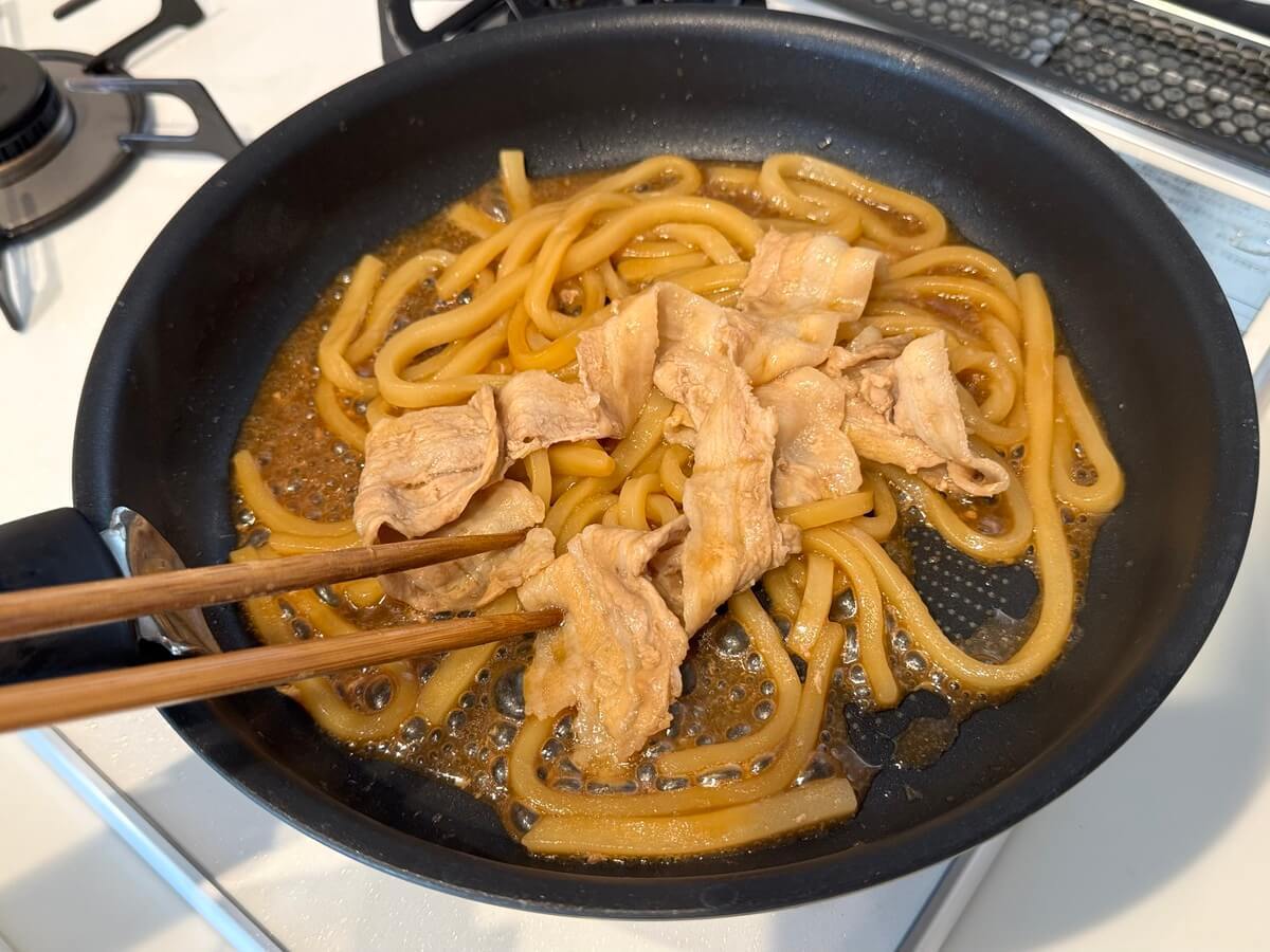 りゅうさん「豚バラのコク旨バターうどん」のレシピ