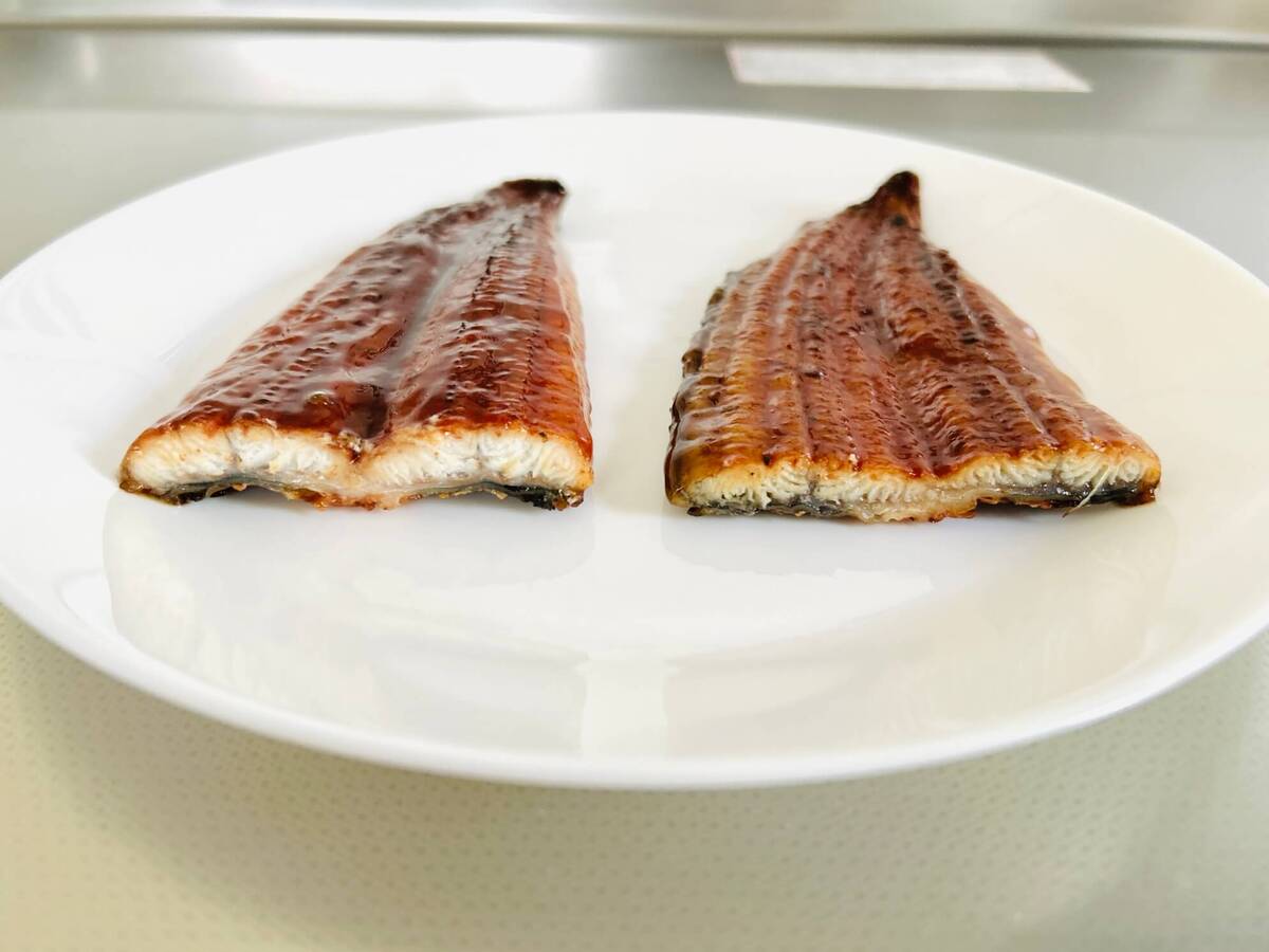 中国産うなぎ「平べったいvs厚い」食べ比べ！