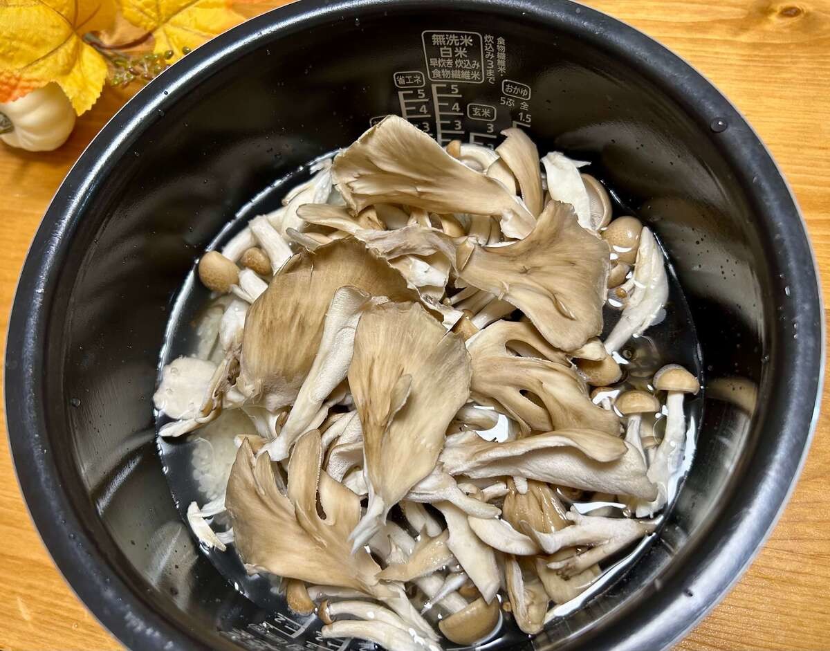 こんぶのくらこん公式「塩こんぶできのこの炊き込みご飯」