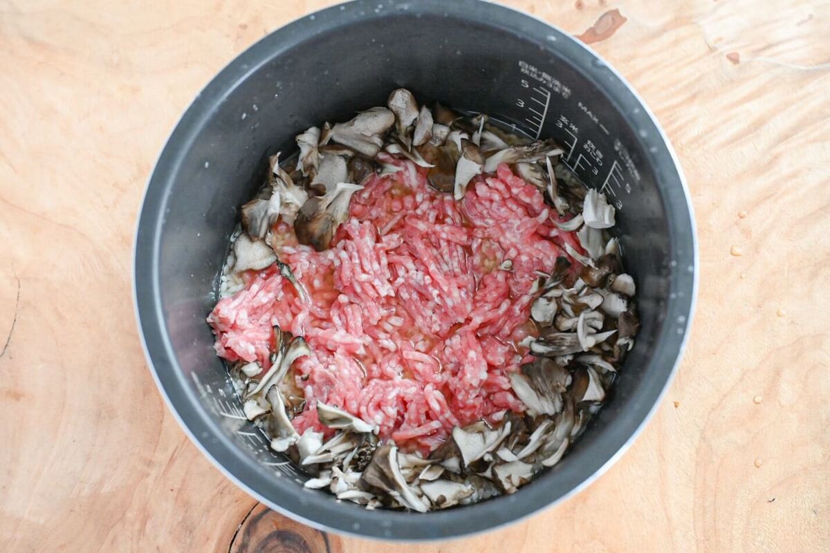 豚ひき肉とまいたけの炊き込みごはん