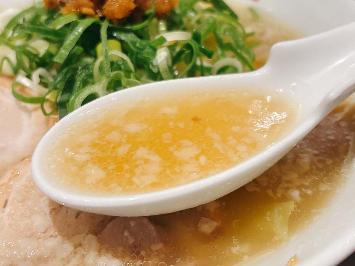 魁力屋「背脂生姜塩ラーメン」