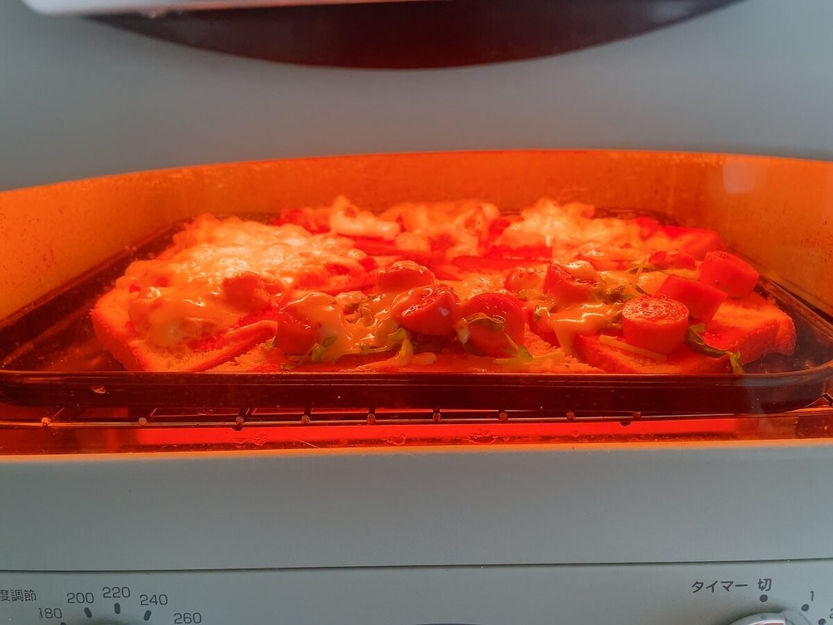 食パンで作るカラフルピザ