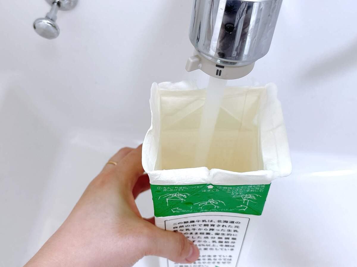 牛乳パックで上履き洗いがラクになる裏ワザ