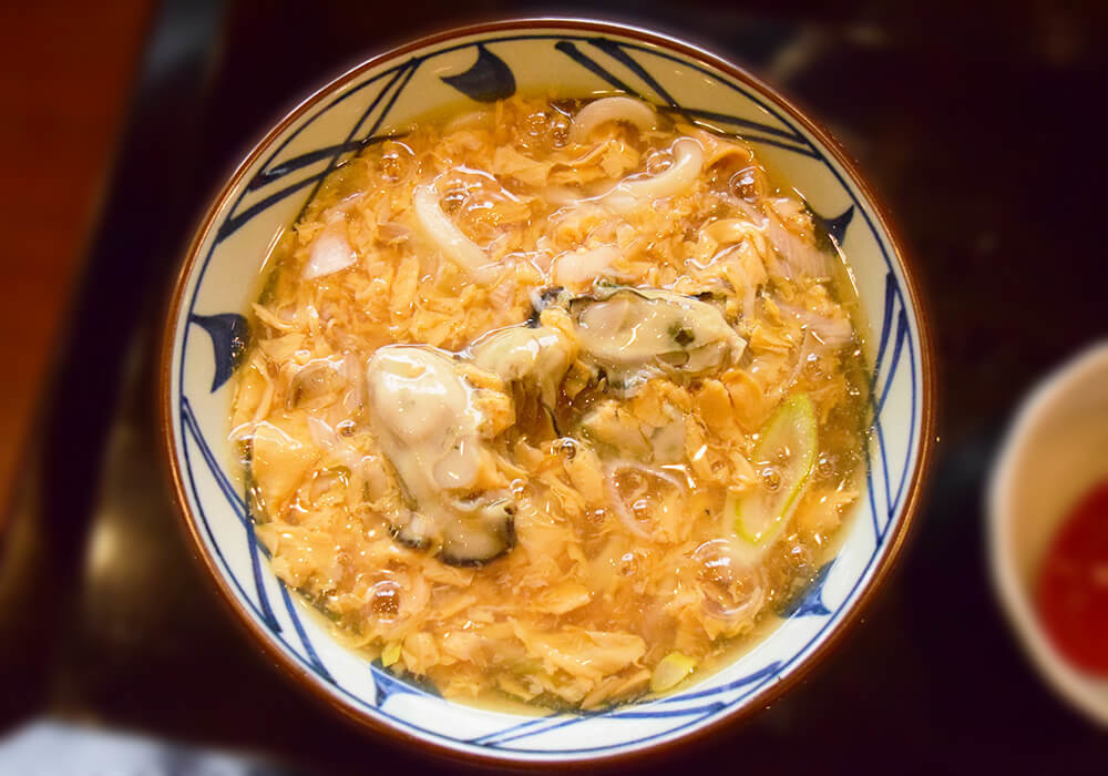 平日なのに混雑する丸亀製麺