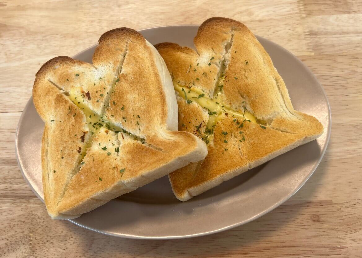 食パンについている白い粉の正体は？