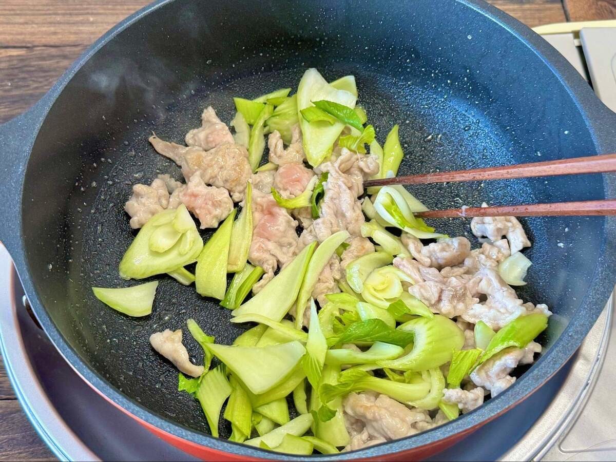 長谷川あかりさん「豚肉とちんげん菜の酢じょうゆ焼きそば」のレシピ