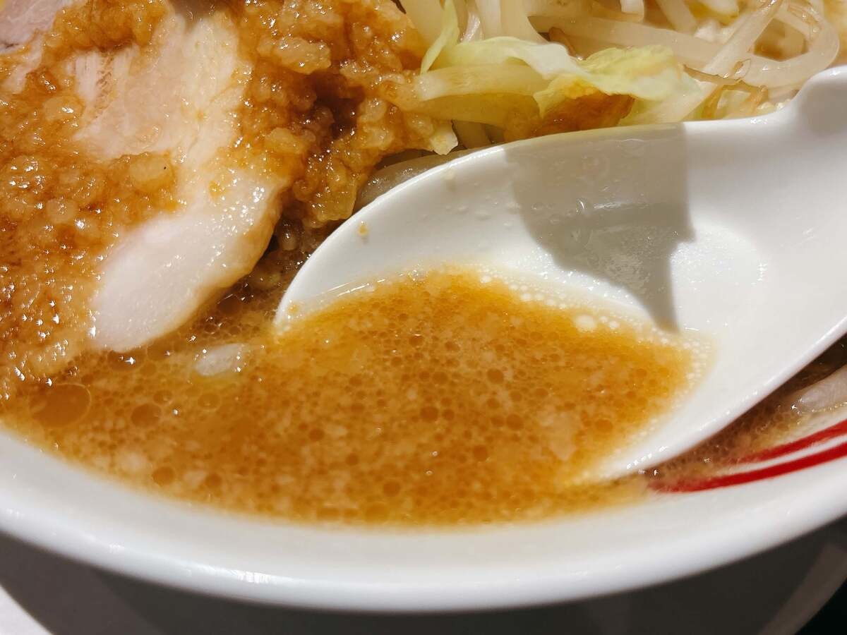 魁力屋「にんにく背脂醤油ラーメン」