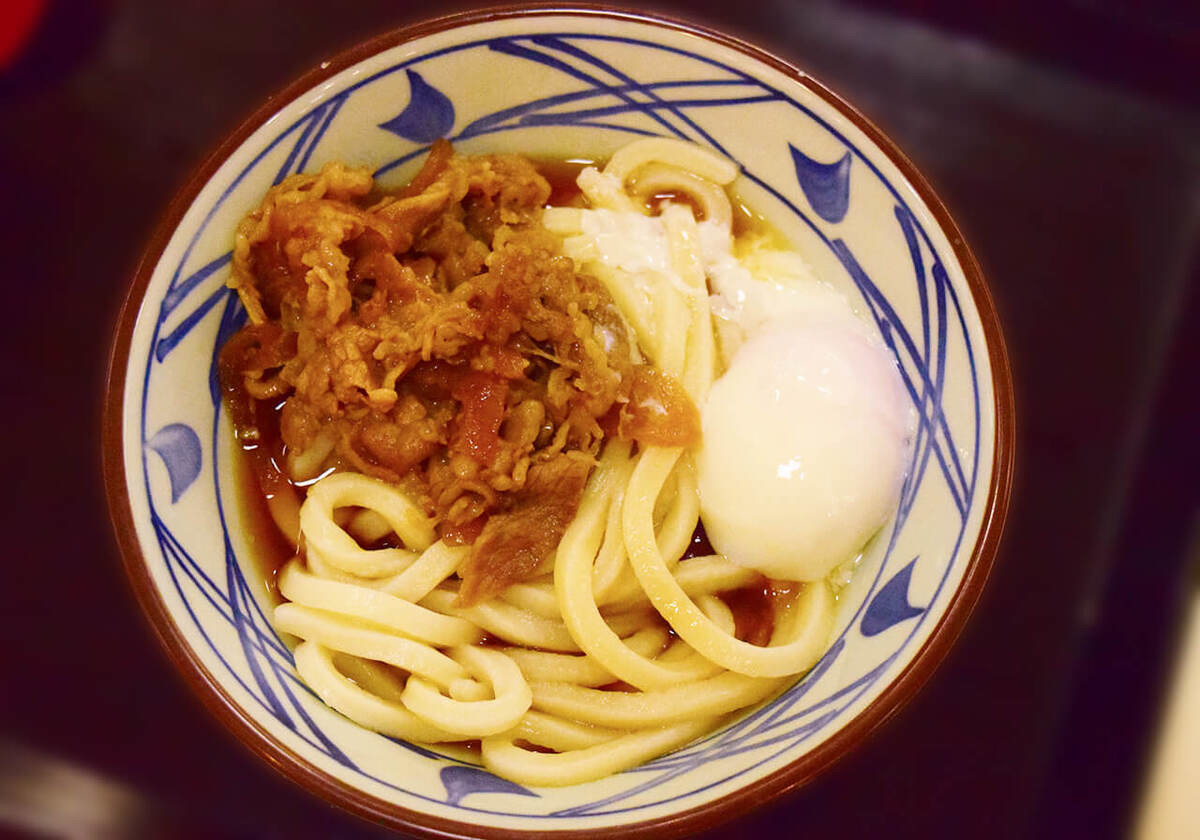 丸亀製麺の店舗限定品「肉たまぶっかけ」