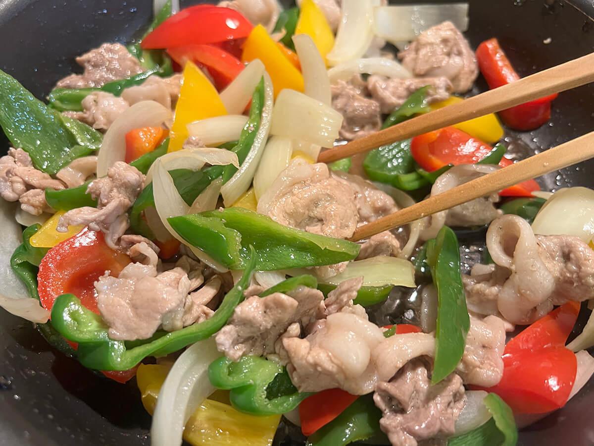 豚肉とカラフル野菜のレモンじょうゆ炒め