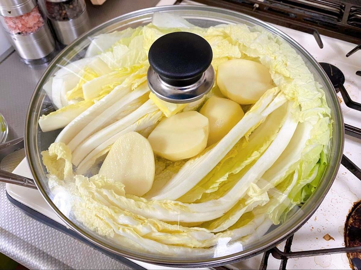 長谷川あかりさん「白菜とウインナーの昆布バターポトフ」