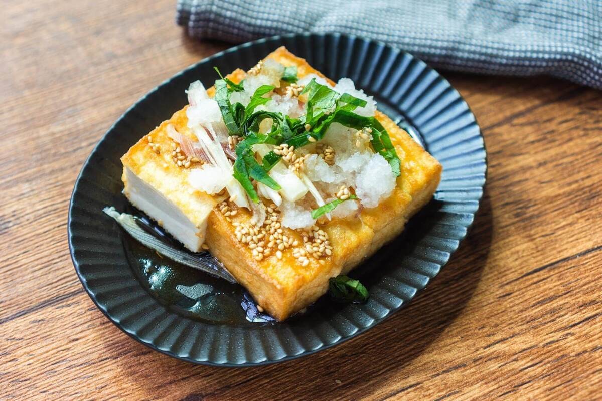 「味付けはおろしポン酢でさっぱりと！厚揚げ焼きのみぞれ」のレシピ