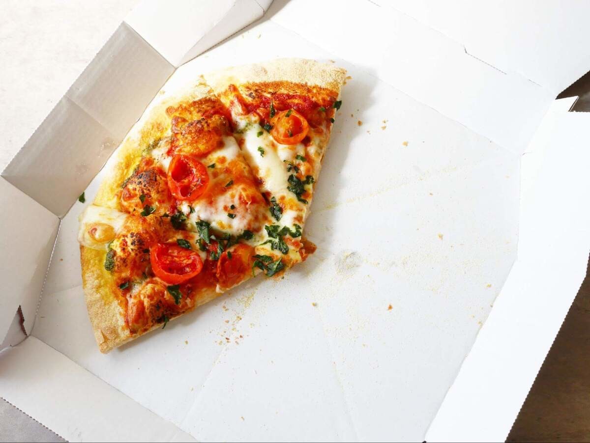 知らないと怖い！余ったピザで食中毒に？