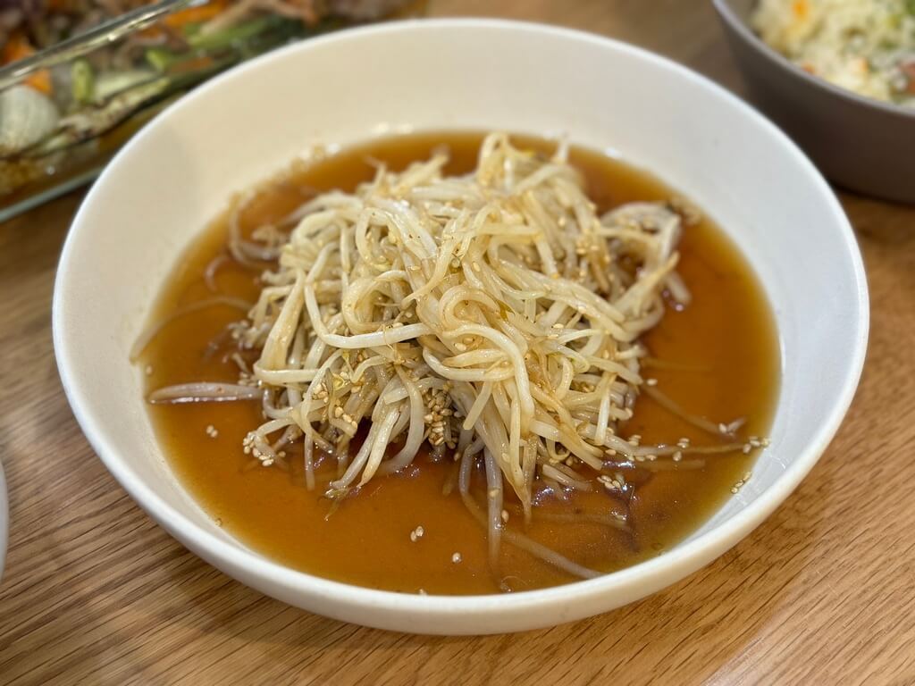 ピリ辛もやし：レンジで2分半！暑い日のおつまみにも◎