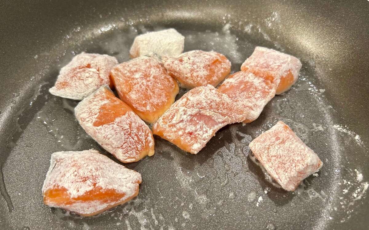 「鮭のゴマ照り焼き」
