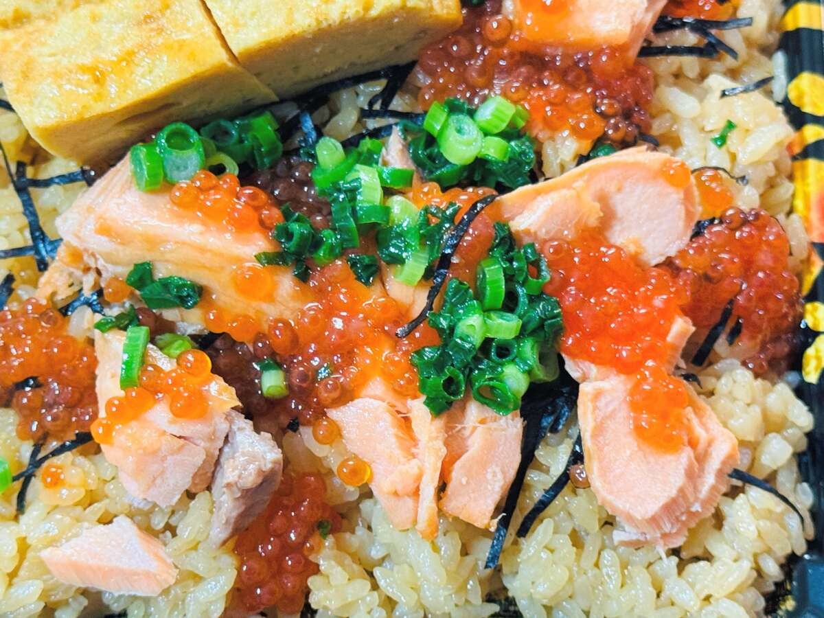 ケンちゃん玉子焼と店内炊飯!鮭はらこ飯